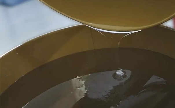 什么原因導致模具硅膠冒油？